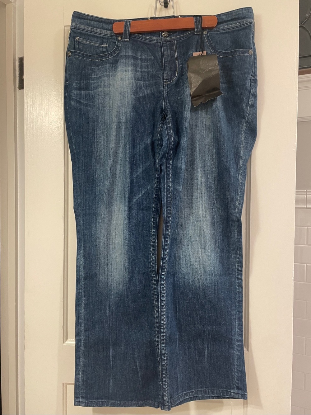 NWT Seven7 Women’s Bootcut Jeans Sequin Embellished Pockets Medium Wash Size 18